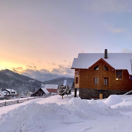 Guest House Velet Bukovel Exteriör bild