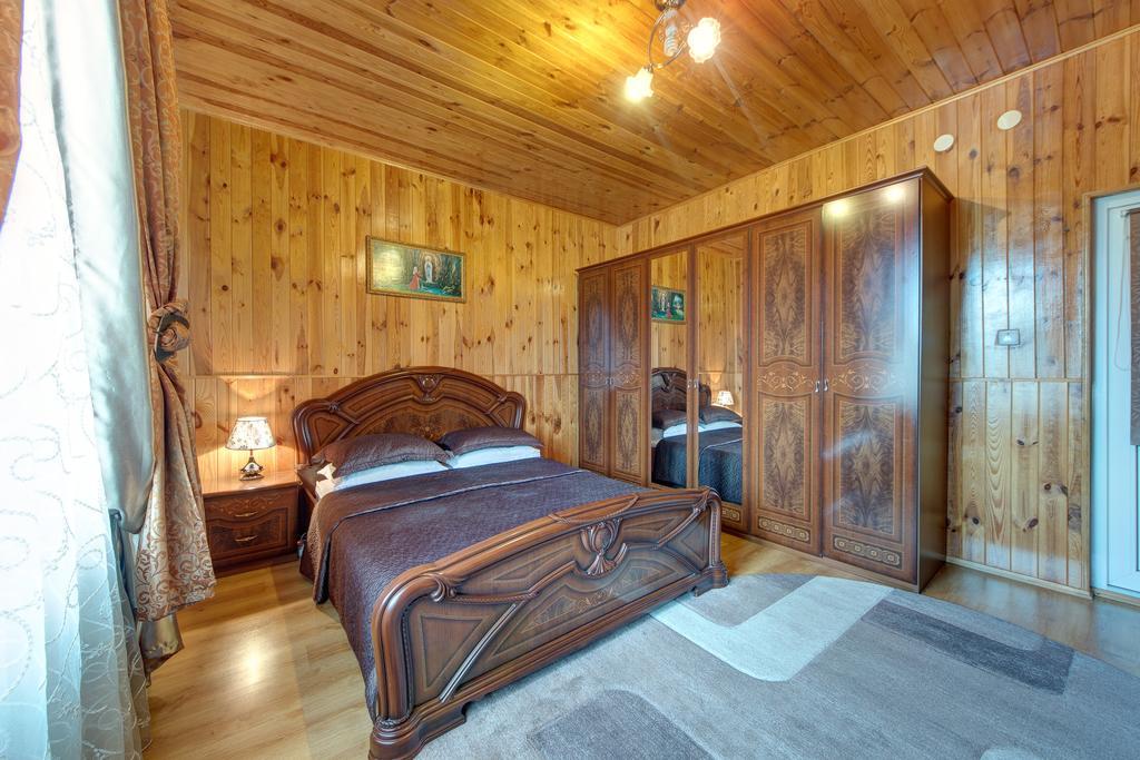 Guest House Velet Bukovel Exteriör bild