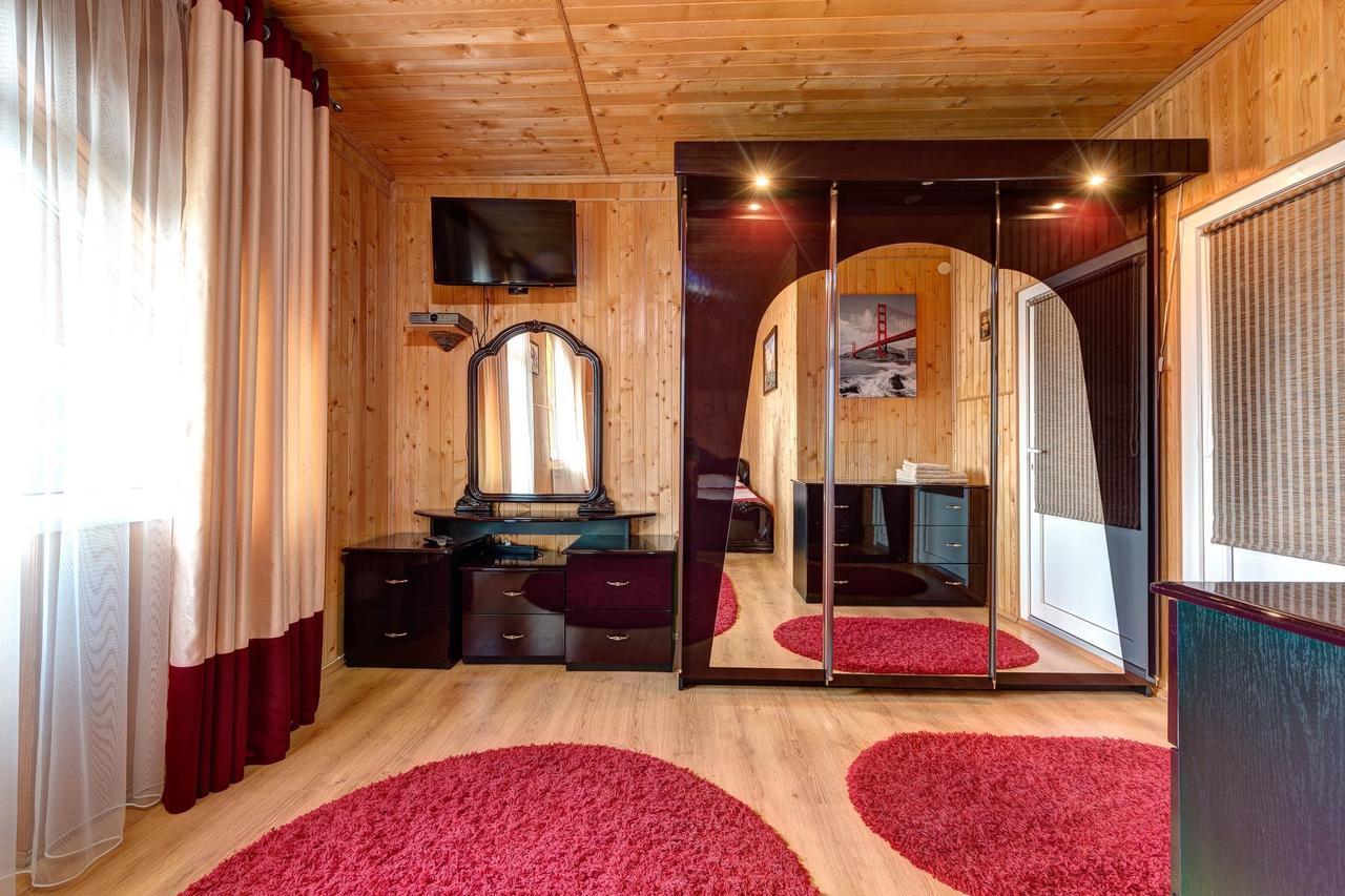 Guest House Velet Bukovel Exteriör bild
