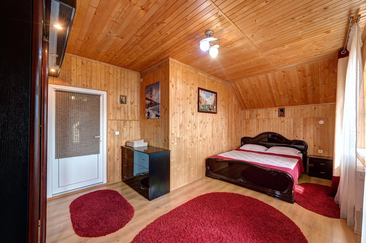 Guest House Velet Bukovel Exteriör bild