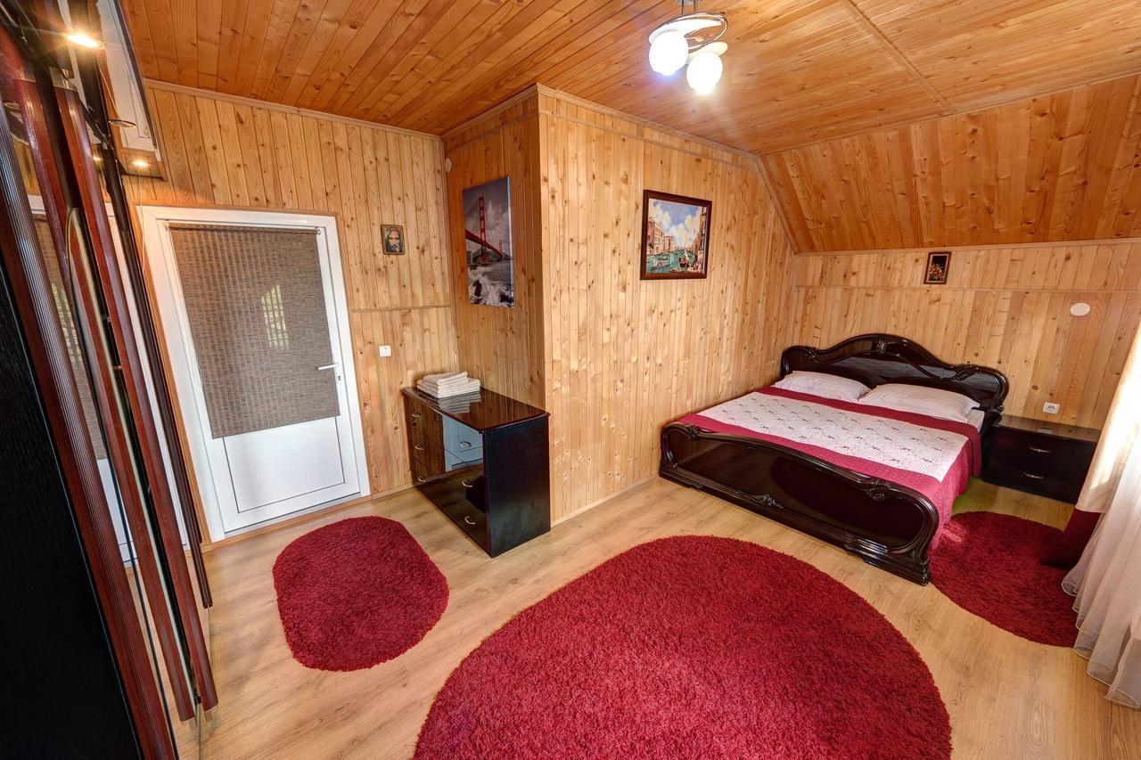 Guest House Velet Bukovel Exteriör bild